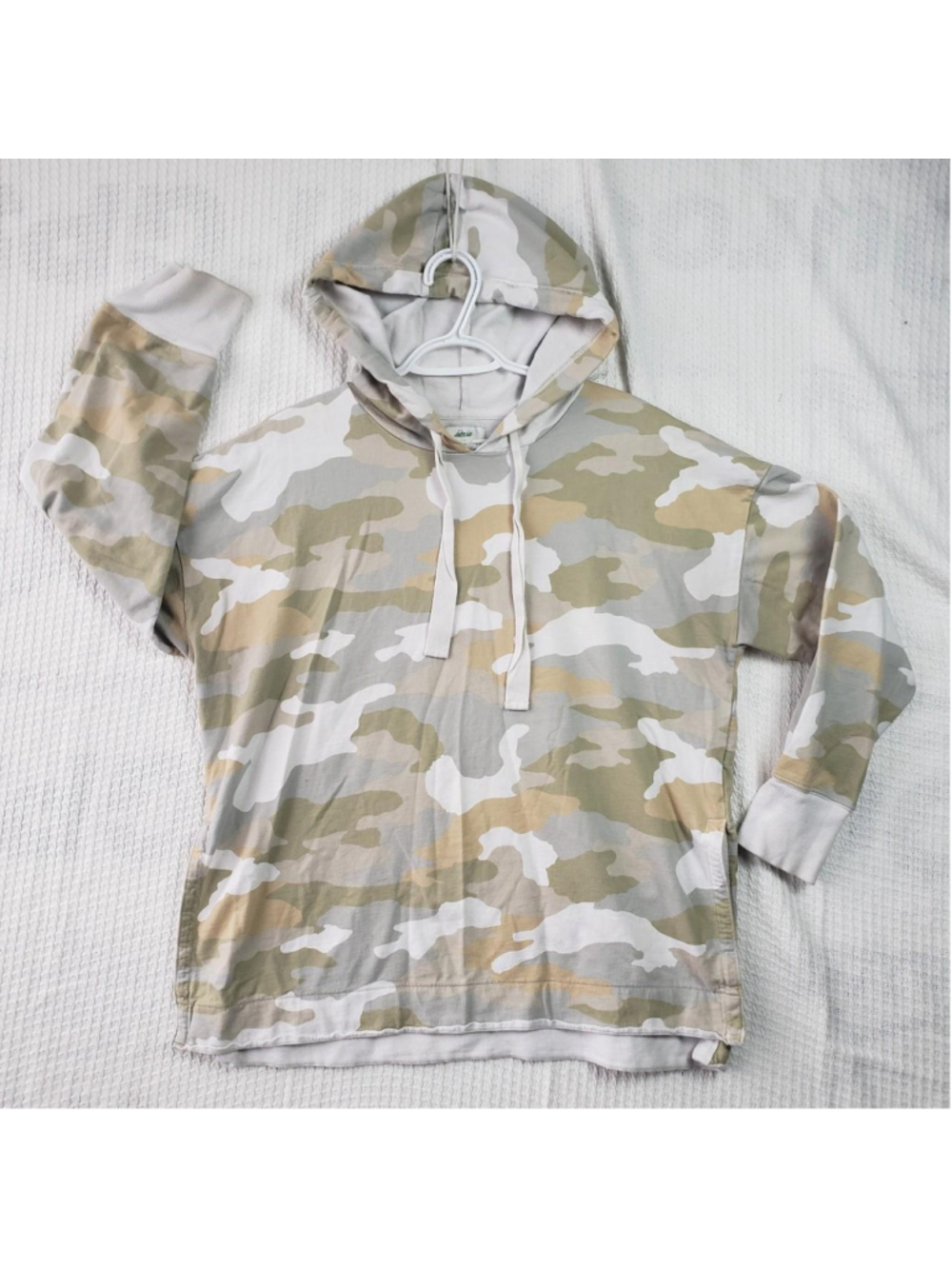 Womens Aerie camo long sleeve hoodie Size L #camouflage #loungewear
Chest